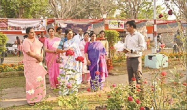 मैत्री बाग में आयोजित भव्य फ्लावर शो का हुआ उदघाटन