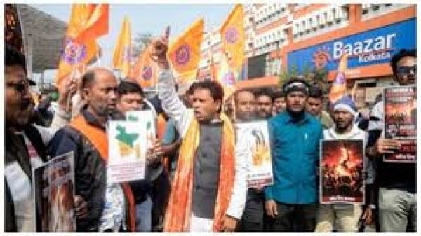 बांग्लादेश में हिंदुओं पर हिंसा के विरोध में भारत में प्रदर्शन, भारत ने बांग्लादेशी उच्चायुक्त को तलब किया