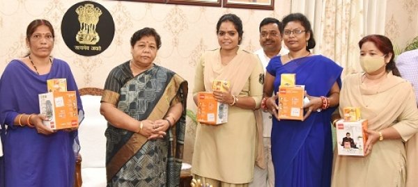 राज्यपाल ने राजभवन के सभी अधिकारियों एवं कर्मचारियों को दीपावली की दी शुभकामनाएं..