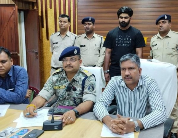 3,40,95,000 रुपये के साइबर फ्राॅड का पर्दाफाश: अंतर्राज्यीय ठग केरल से गिरफ्तार, राजनांदगांव पुलिस की कार्यवाही