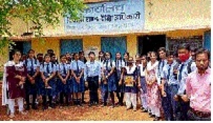 शासकीय कार्यालयों की कार्य प्रणाली को समझने के लिए मोहला के विद्यार्थियों ने किया शैक्षणिक भ्रमण