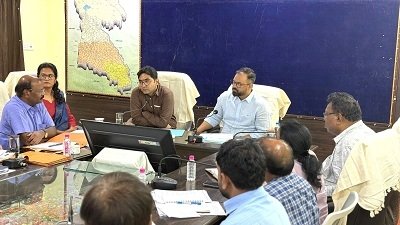 स्कूलों एवं शिक्षकों के युक्तियुक्तकरण के संबंध में कलेक्टर ने ली बैठक