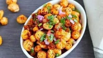 नवरात्रि व्रत में 10 मिनट में बनाएं ये चटपटी मखाने की चाट, स्वाद ऐसा व्रत के बाद भी बनाकर खाएंगे