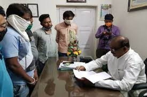विशेष कनिष्ठ कर्मचारी चयन बोर्ड के माध्यम से भृत्य पद हेतु 25 नवम्बर तक कर सकते हैं .