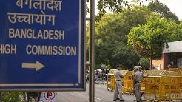 दिल्ली में हाई अलर्ट: बांग्लादेश उच्चायोग के बाहर सुरक्षा घिरी, वीएचपी के विरोध से पहले सतर्कता