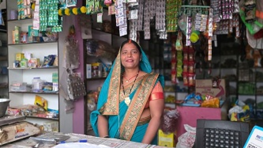 “संघर्ष से समृद्धि तक: हरमानिया देवी बनीं ‘लखपति दीदी’, अब बच्चों को दिला रहीं बड़े शहर में उच्च शिक्षा”