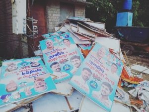 अचानक शहर के खम्बो की सफाई अभियान ने क्या फिर से पोस्टर राजनीती जन्म दे दिया