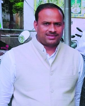 लॉकडाउन में भी लोगों की सेवा में लगे है पार्षद हमीद खोखर