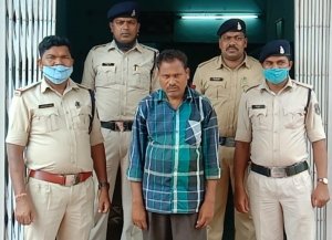 फर्जी ऋण पुस्तिका, फॉर्म बी-वन, नक्शा तैयार कर अपने ही गांव की व्यक्ति से किया धोखाधड़ी