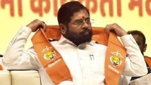 महाराष्ट्र में कमजोर पड़कर भी ताकतवर हो गए एकनाथ शिंदे