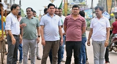 आयुक्त का निरीक्षण: सड़क किनारे अतिक्रमण पर सख्ती