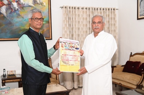 रायपुर : मुख्यमंत्री ने महाधिवक्ता कार्यालय द्वारा प्रकाशित वर्ष-2022 के कैलेंडर का विमोचन किया
