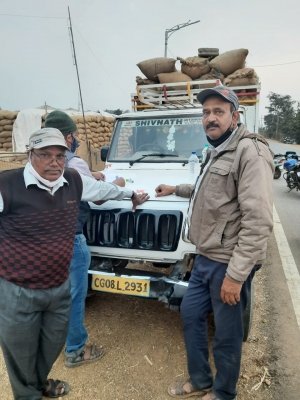कोचिए द्वारा अवैध धान खपाने का प्रयास , वाहन सहित 75 कट्टा धान जप्त