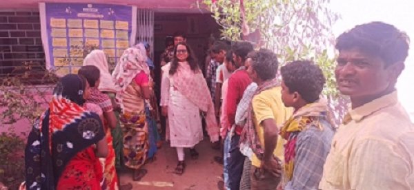 कलेक्टर एवं पुलिस अधीक्षक ने मतदान केंद्रों का किया निरीक्षण