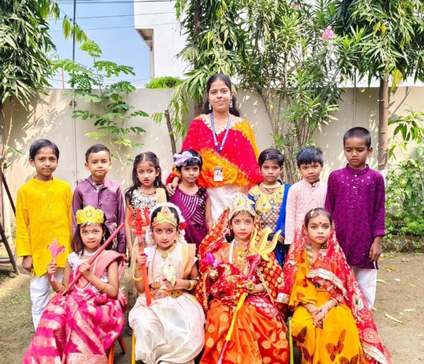 कृष्णा पब्लिक स्कूल में नन्हे बच्चों ने माता रानी के स्वरूपों से मोहा मन आरोही सोनी सहित बाल कलाकारों की भावपूर्ण प्रस्तुति ने माहौल को बनाया भक्तिमय