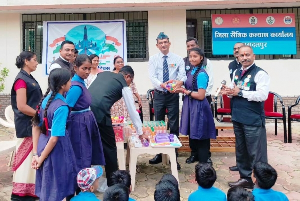 बस्तर में स्कूली बच्चों के बीच मनाया गया 93वां वायुसेना दिवस