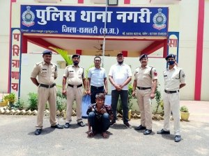 चोरी का मोबाइल बेचने, ग्राहक तलाशते, चोर को नगरी पुलिस ने पकड़ा