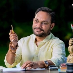 मुख्यमंत्री ने लोक स्वास्थ्य यांत्रिकी मंत्री गुरू रूद्रकुमार को दी जन्मदिन की बधाई