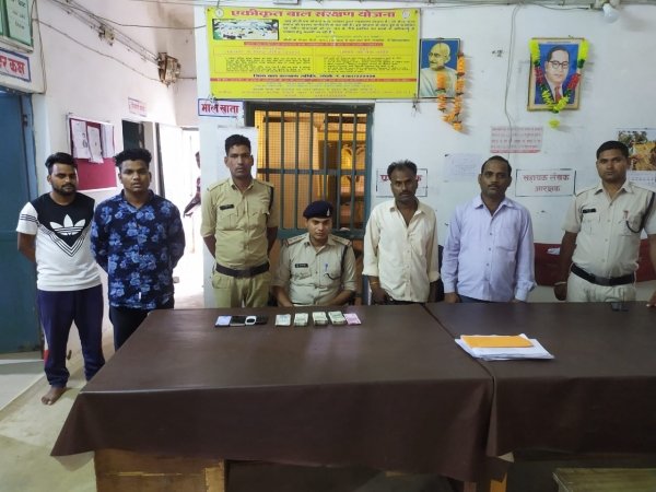 90 लाख की ठगी करने वाले चार आरोपी गिरफ्तार, एक आरोपी फरार