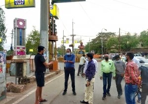 आयुक्त,सीएसपी,एसडीएम ने बाहर घुमने वालों से अनुरोध कर घर वापस भेजे....