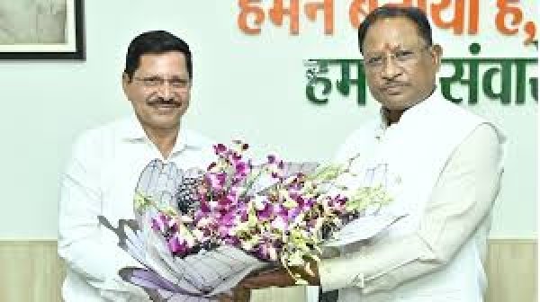 मुख्यमंत्री विष्णु देव साय से एसईसीएल के नवनियुक्त सीएमडी हरीश दुहन ने की सौजन्य भेंट