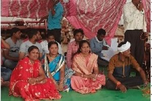 अनीता ध्रुव ने की मनरेगा कर्मचारियों की मांग का समर्थन ,धरना स्थल पहुँच कर कहा भूपेश सरकार वादा पूरा करें