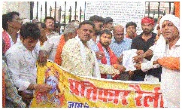 साधु संतों पर अभद्र बयानबाजी के खिलाफ  सर्व हिन्दू समाज ने सौंपा ज्ञापन