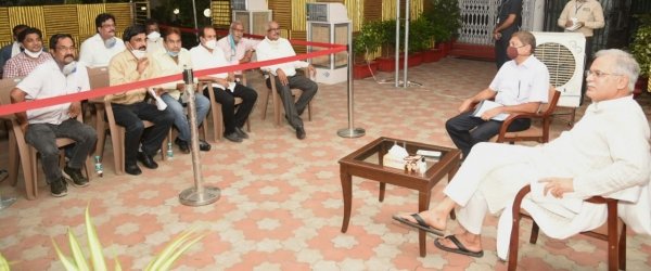 मुख्यमंत्री  बघेल ने अधिकारी-कर्मचारियों को दी बड़ी राहत