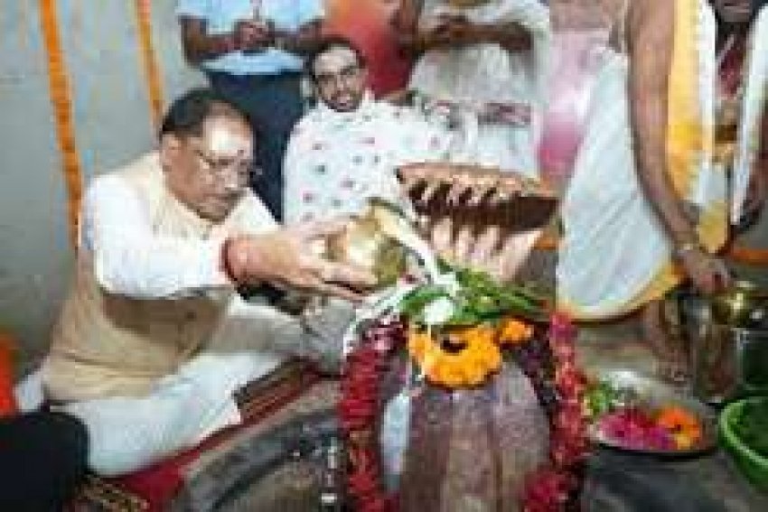 बाबा कर्मेश्वर के दरबार में मुख्यमंत्री साय ने किया रुद्राभिषेक, प्रदेश की सुख-समृद्धि की कामना