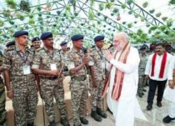 केंद्रीय गृह एवं सहकारिता मंत्री  अमित शाह ने आज छत्तीसगढ़ के नवा रायपुर में सुरक्षा बलों के जवानों के साथ संवाद किया