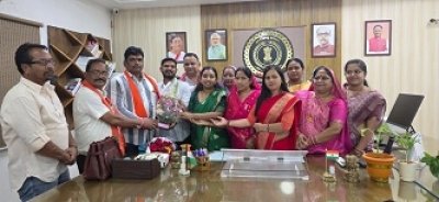 महासमुंद जिला पंचायत को मिली नई प्रशासनिक ऊर्जा, नवपदस्थ CEO अनुपमा आनंद का भव्य स्वागत