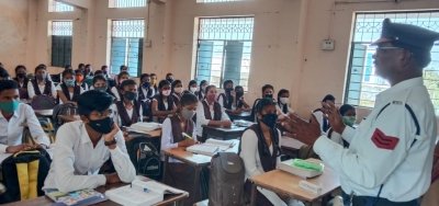 राष्ट्रीय सड़क सुरक्षा माह के छब्बीसवें दिन शहर के विद्यालयों में की गई कार्यशाला आयोजित*