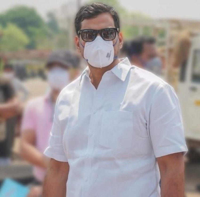 विधायक देवेन्द्र यादव ने चंदूलाल चंद्राकर और शास्त्री अस्पताल का किया निरीक्षण , अस्पताल में वेंटिलेटर युक्त आईसीयू बनाने करेंगे पहल
