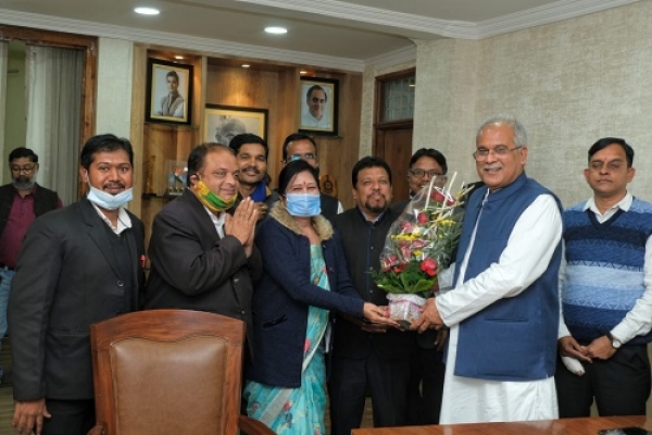 मुख्यमंत्री  बघेल से दुर्ग बार एसोसिएशन के पदाधिकारियों ने की सौजन्य मुलाकात