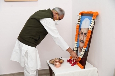 मुख्यमंत्री  ने पूर्व प्रधानमंत्री लाल बहादुर शास्त्री की पुण्यतिथि पर उन्हें नमन किया