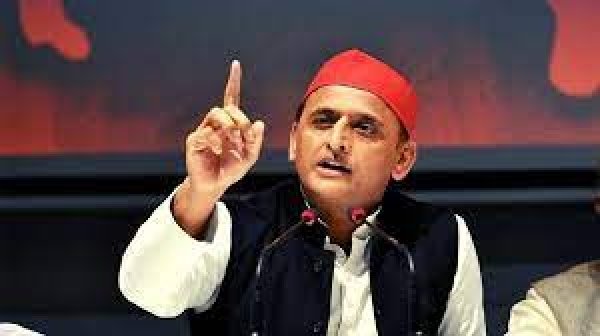 "यही है BJP का विकास...? नारियल फोड़ो तो सड़क टूट जाती है..." अखिलेश यादव का तंज
