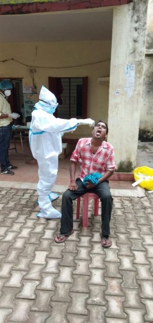 बाजार क्षेत्र में मानिटरिंग करने रिसाली निगम ने बनाई टीम , पसरा लगाकर व्यवसाय करने वाले लोगों का लिया सैंपल