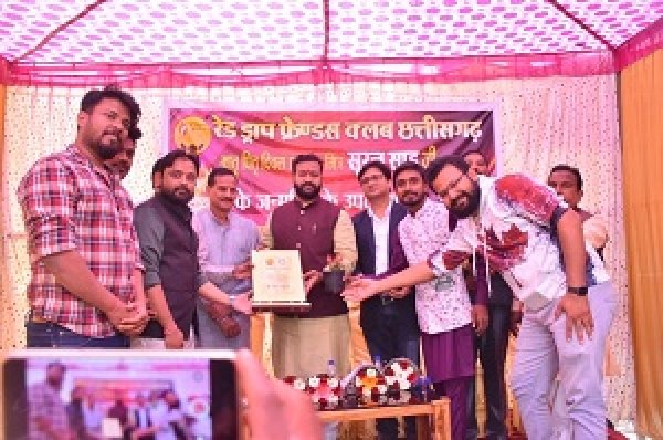 कोरोना वारियर्स एवं समाज सेवा में उत्कृष्ट कार्य करने वाले लोगों का किया सम्मान