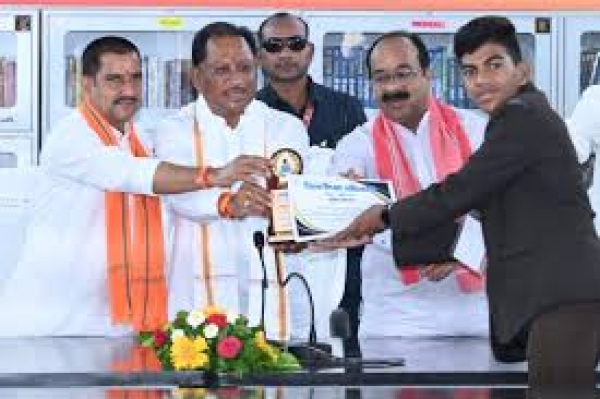 मुख्यमंत्री ने मुंगेली जिला ग्रंथालय में किया अतिरिक्त कक्ष का लोकार्पण, विद्यार्थियों को दिए सफलता के सूत्र