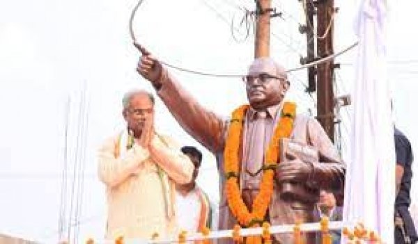 मुख्यमंत्री भूपेश बघेल ने किया संविधान निर्माता भारतरत्न डॉ. भीमराव अंबेडकर की प्रतिमा का अनावरण