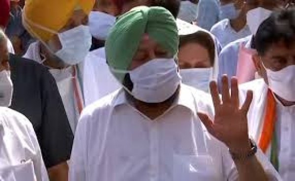 केंद्र का कृषि कानून बनाम पंजाब के 3 कृषि बिल, CM अमरिंदर बोले- 'मैं इस्तीफे से नहीं डरता'
