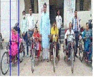 दिव्यांग हितग्राहियों को मिला ट्राइसायकल