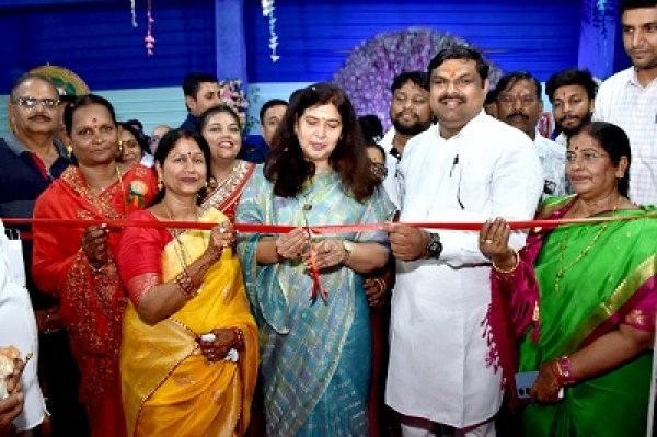 रिमझिम सावन मेला का हुआ भव्य शुभारंभ,राष्ट्रीय उपाध्यक्ष सरोज पाण्डेय, विधायक गजेंद्र यादव व महापौर अलका बाघमार की गरिमामयी उपस्थिति मे: