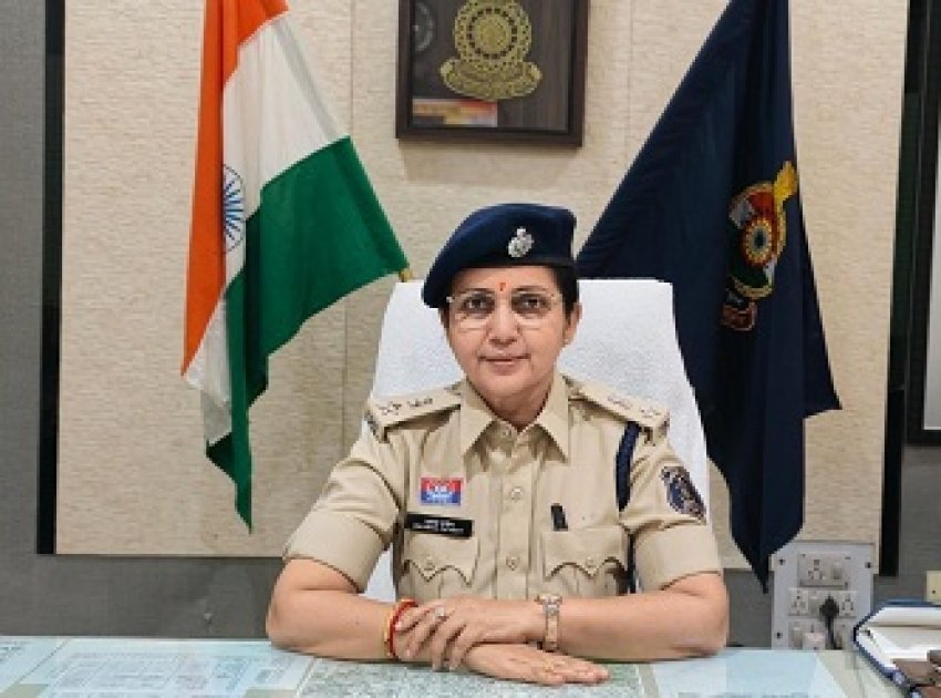 धमतरी की नई एसपी भावना पांडेय ने संभाला पदभार, कहा— जनविश्वास, संवेदनशील पुलिसिंग और त्वरित कार्रवाई होगी सर्वोच्च प्राथमिकता