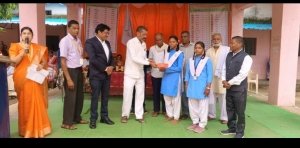 प्रतिभा का सम्मान, शिक्षा को सलाम: 12 वर्षों से मेधावियों का हौसला बढ़ा रहे रामाराव बघेल