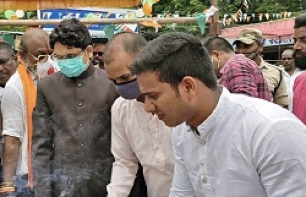निगमायुक्त ने अभा. सफाई कर्मचारी ट्रेड यूनियन के साथ फहराया तिरंगा ,बाइक रैली निकालकर दिया एकजुटता का संदेश