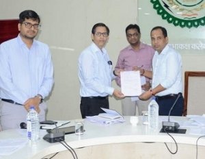 मानवता की सेवा के लिए रेडक्रॉस से जुड़ रहे जिले के अधिकारी-कर्मचारी