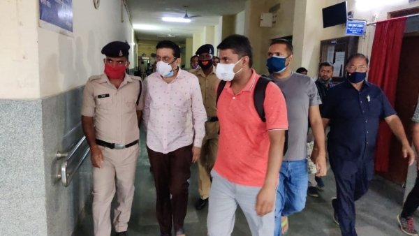 प्रकाश सांखला के संस्थान में डायरेक्टोरेट ऑफ  रेवेन्यू इंटेलिजेंस की कार्यवाही  दुर्ग के व्यापारी और चेम्बर्स ऑफ  कॉमर्स के उपाध्यक्ष प्रकाश सांखला को डीआरआई की टीम ले जाएगी सागर , कोर्ट  ने दिए आदेश