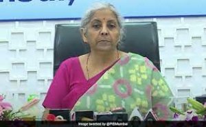 &quot;पटरी पर है विनिवेश योजना&quot;, वित्त मंत्री ने उद्योग जगत को बताया