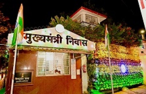 मुख्यमंत्री साय ने स्वतंत्रता दिवस की दी बधाई, रोशनी से आलोकित हुआ मुख्यमंत्री निवास